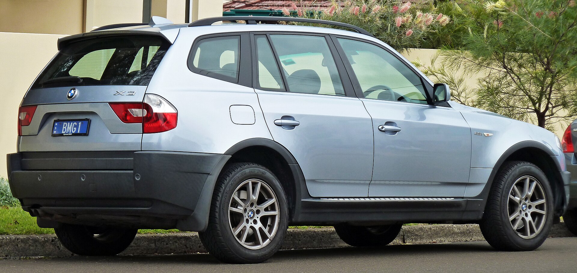 BMW X3 E83 2.5i schräg von vorn