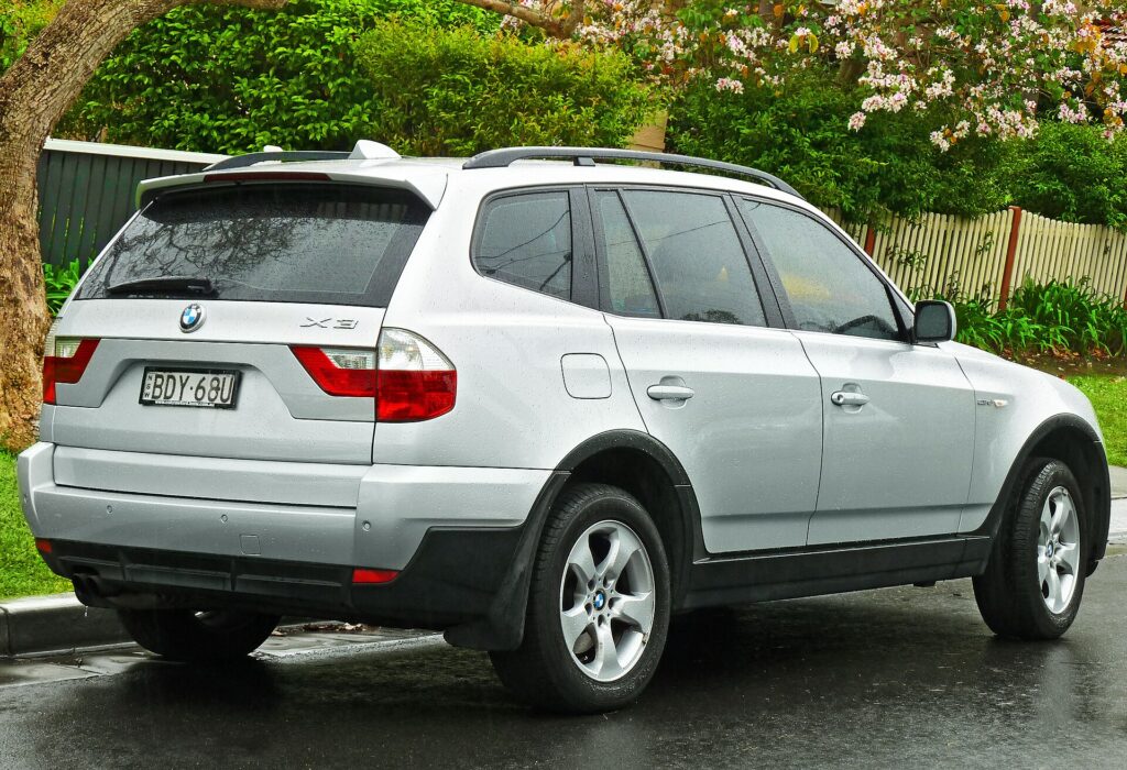 BMW X3 E83 2.5si von hinten