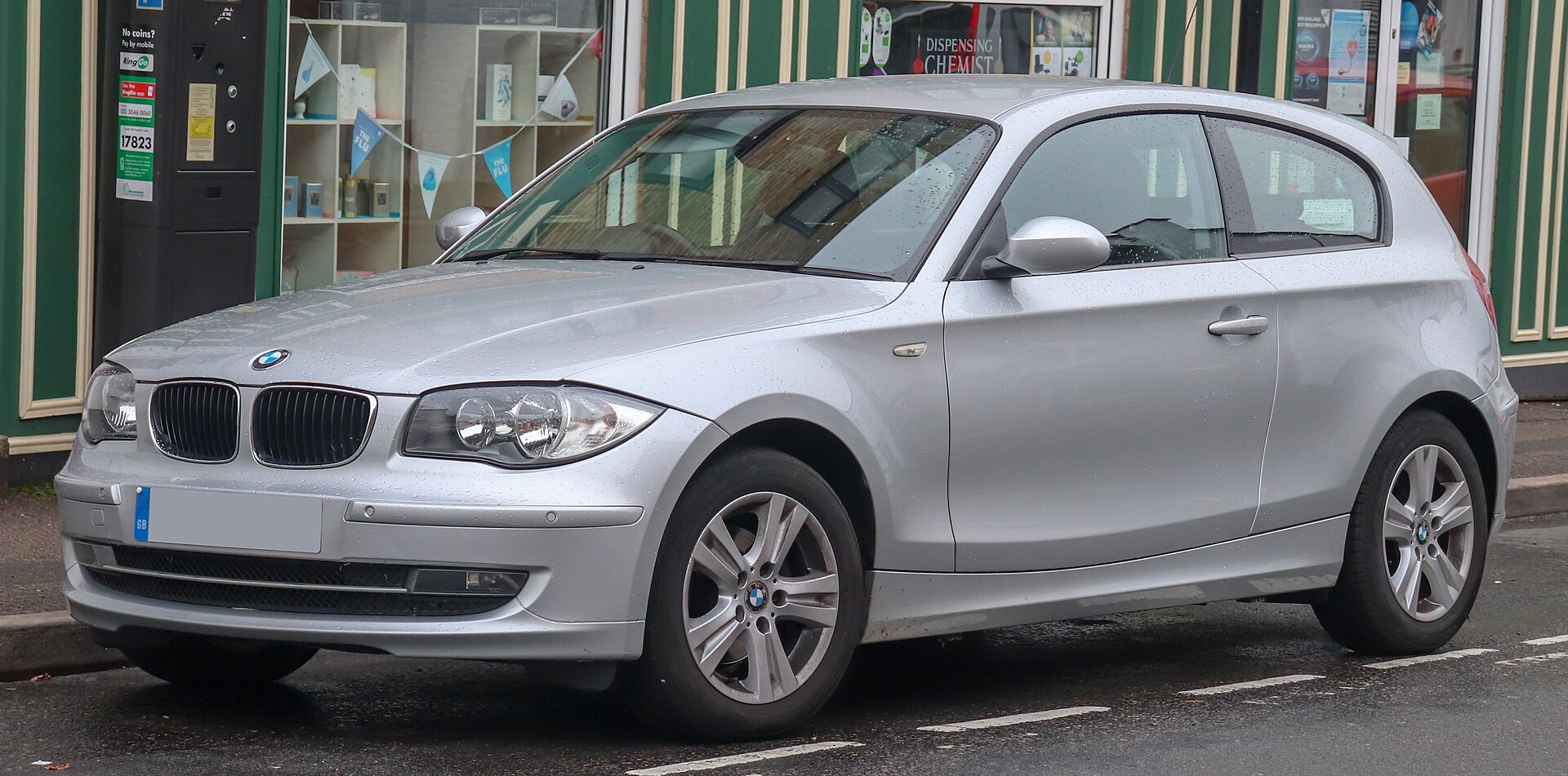 BMW 1er E81 118d von vorn