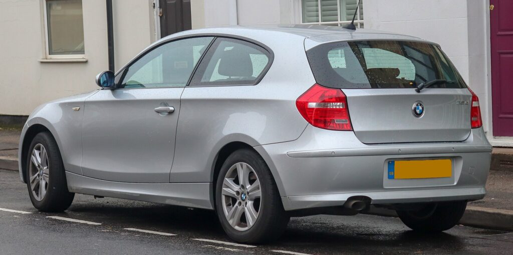 BMW 1er E81 118d von hinten