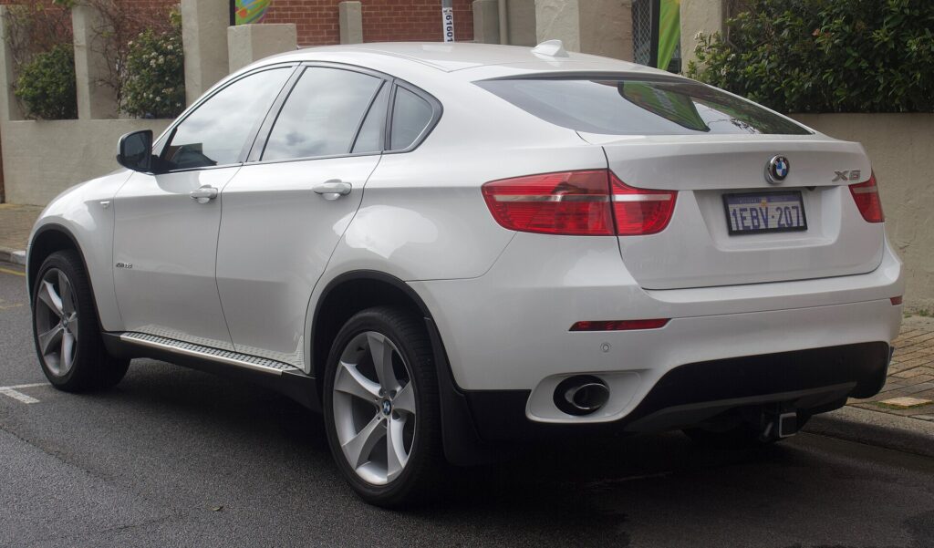 BMW X6 E71 xDrive35d von hinten