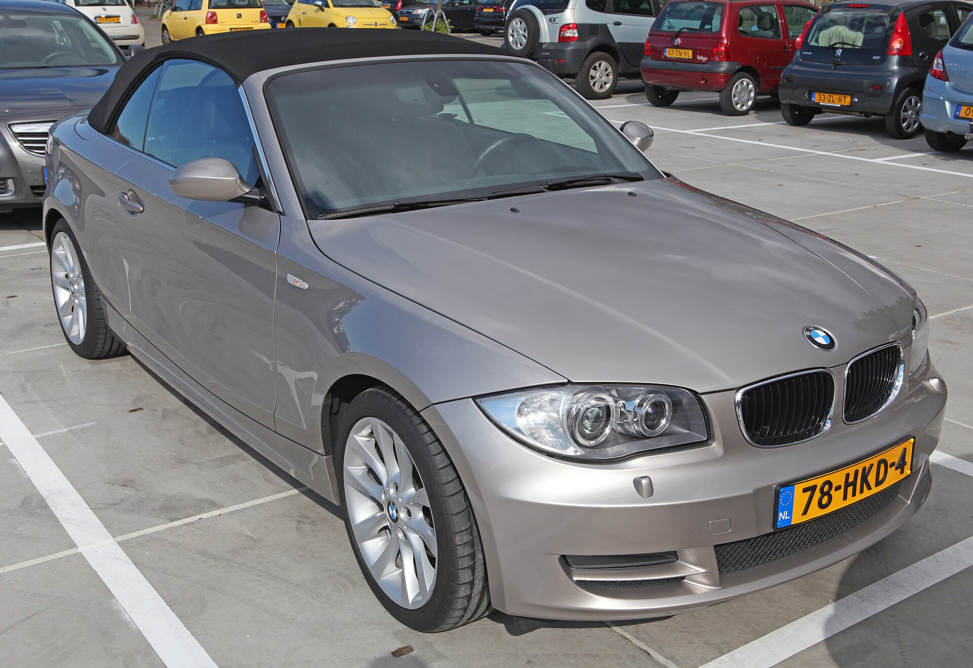 BMW 1er E88 Cabrio mit offenem Verdeck