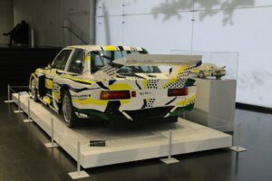 BMW 320i Gruppe 5 Art Car von Roy Lichtenstein im BMW Museum
