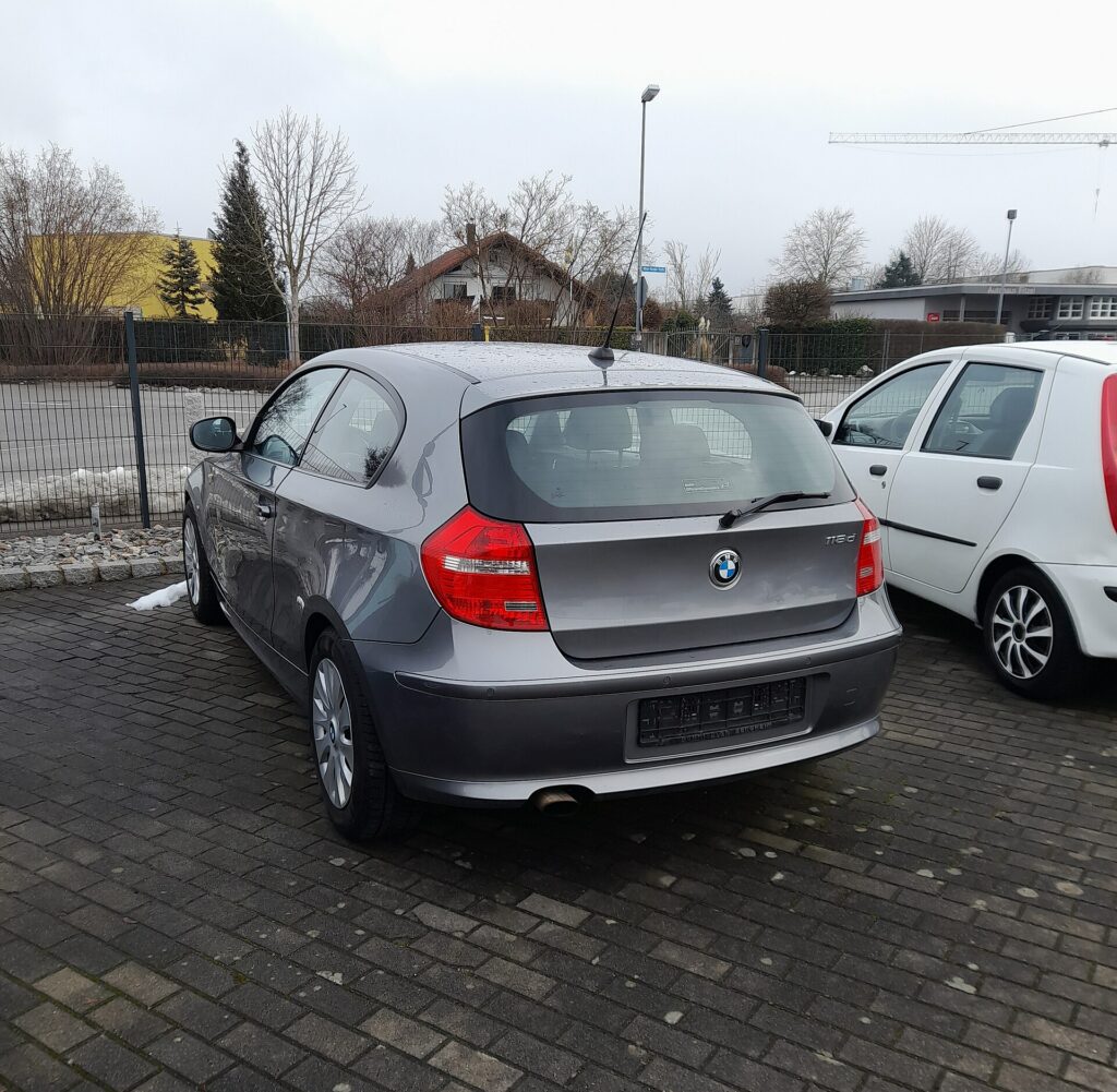 BMW 1er E81 schräg von hinten
