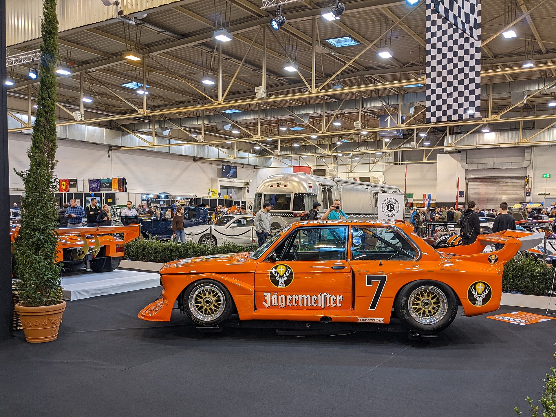 BMW 320 Turbo Gruppe 5 Rennwagen in Orange, Ausstellung Essen Motor Show