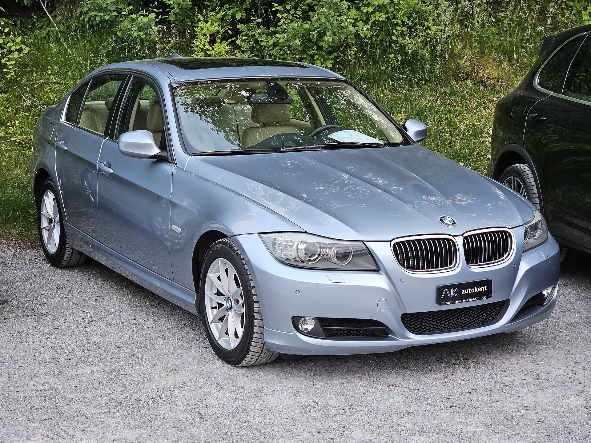 BMW 3er E90 Limousine schräg von vorn