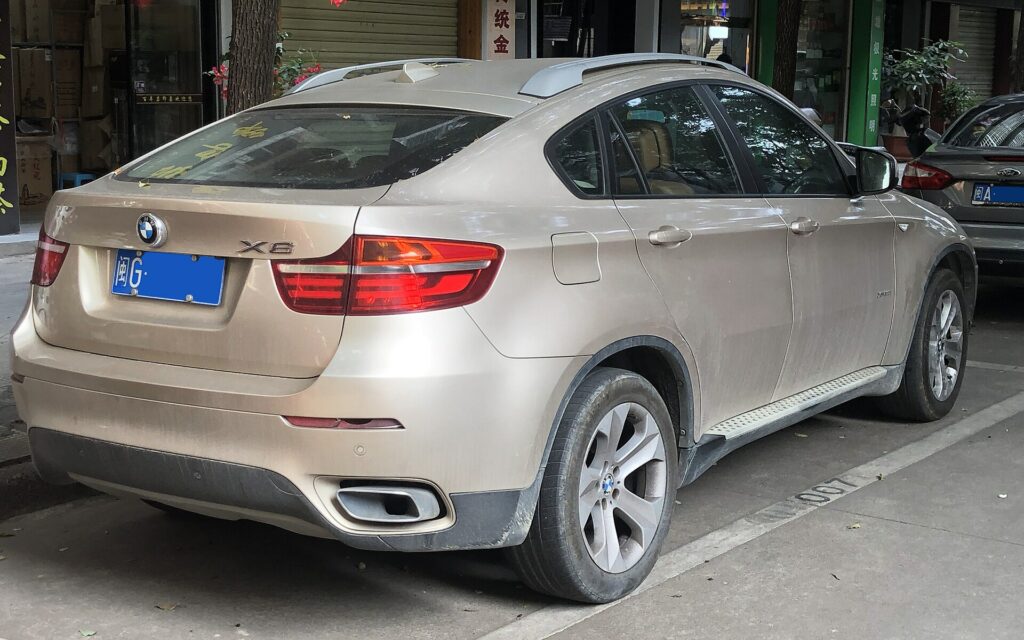 BMW X6 E71 nach der Modellpflege von hinten