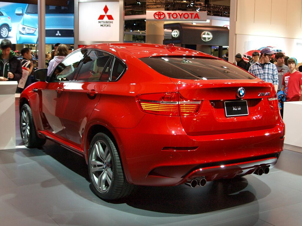 BMW X6 M E71 auf einer Messe