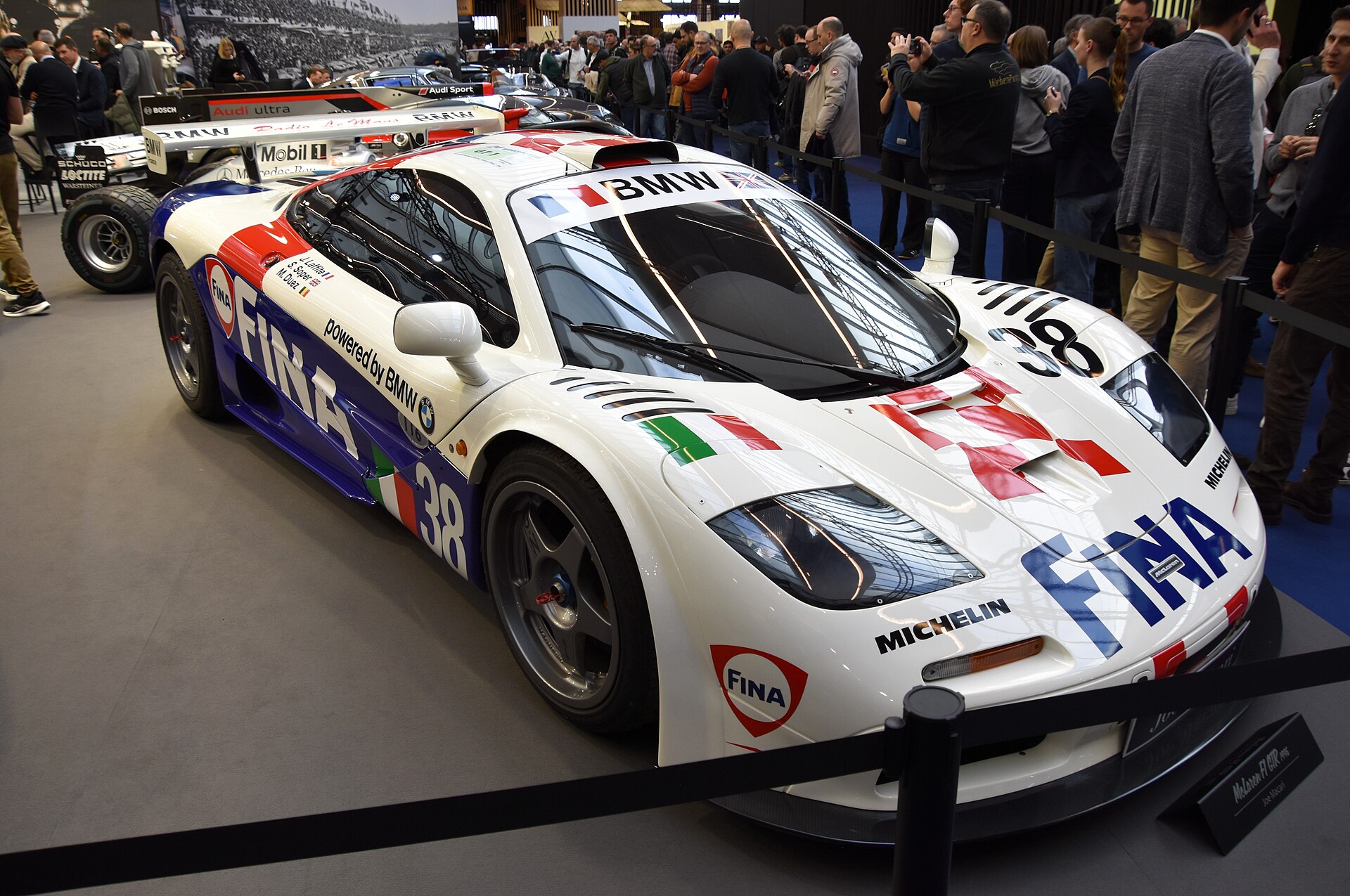 McLaren F1 GTR mit BMW-V12 in FINA-Lackierung, Startnummer 38, Frontansicht