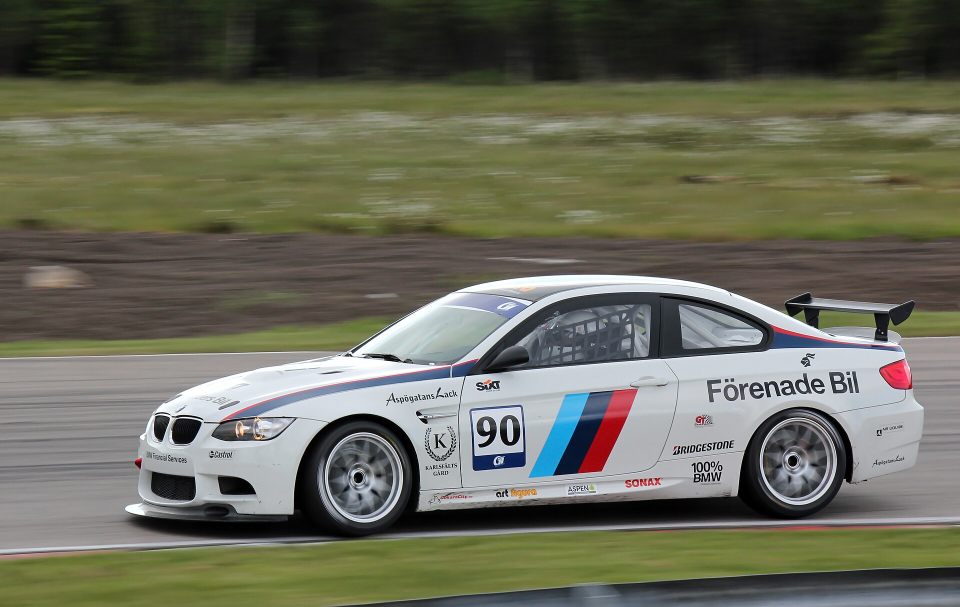 BMW M3 GT4 auf der Rennstrecke