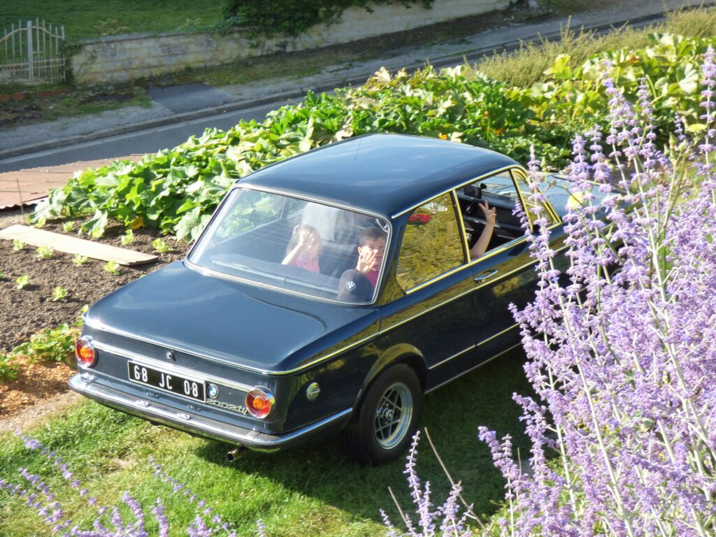 BMW 2002 tii, Heckansicht schraeg von links