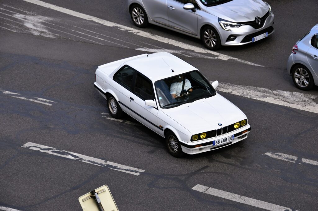 BMW 318is E30 in Weiß, Seitenansicht