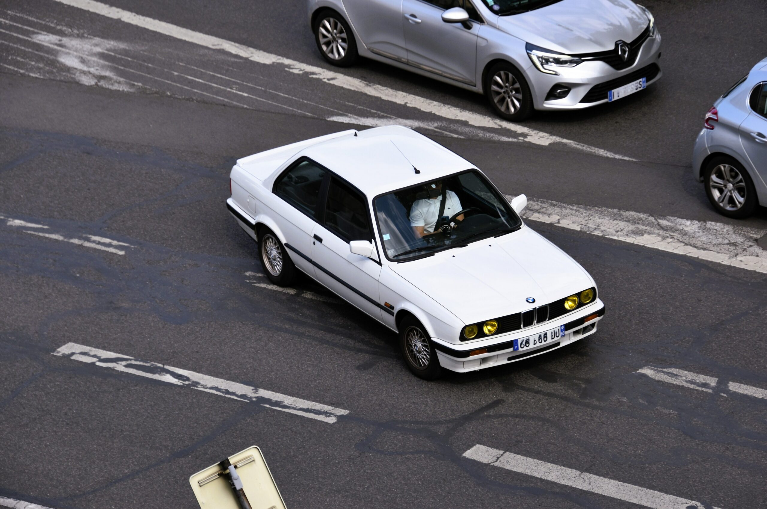 BMW 318is E30 in Weiß, Seitenansicht