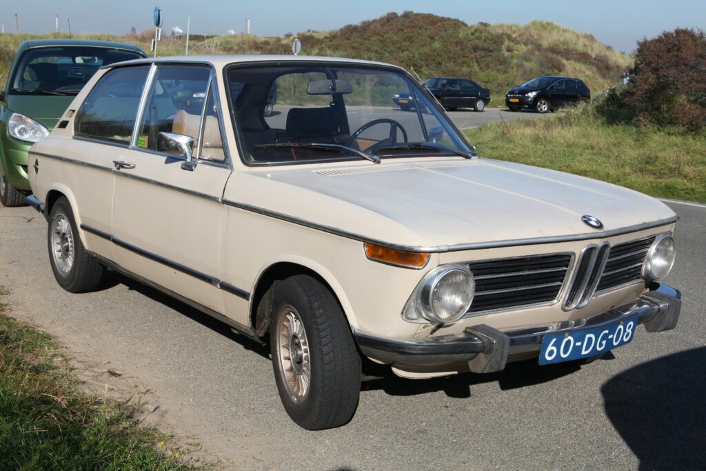 Heller BMW 2002 touring von vorn links