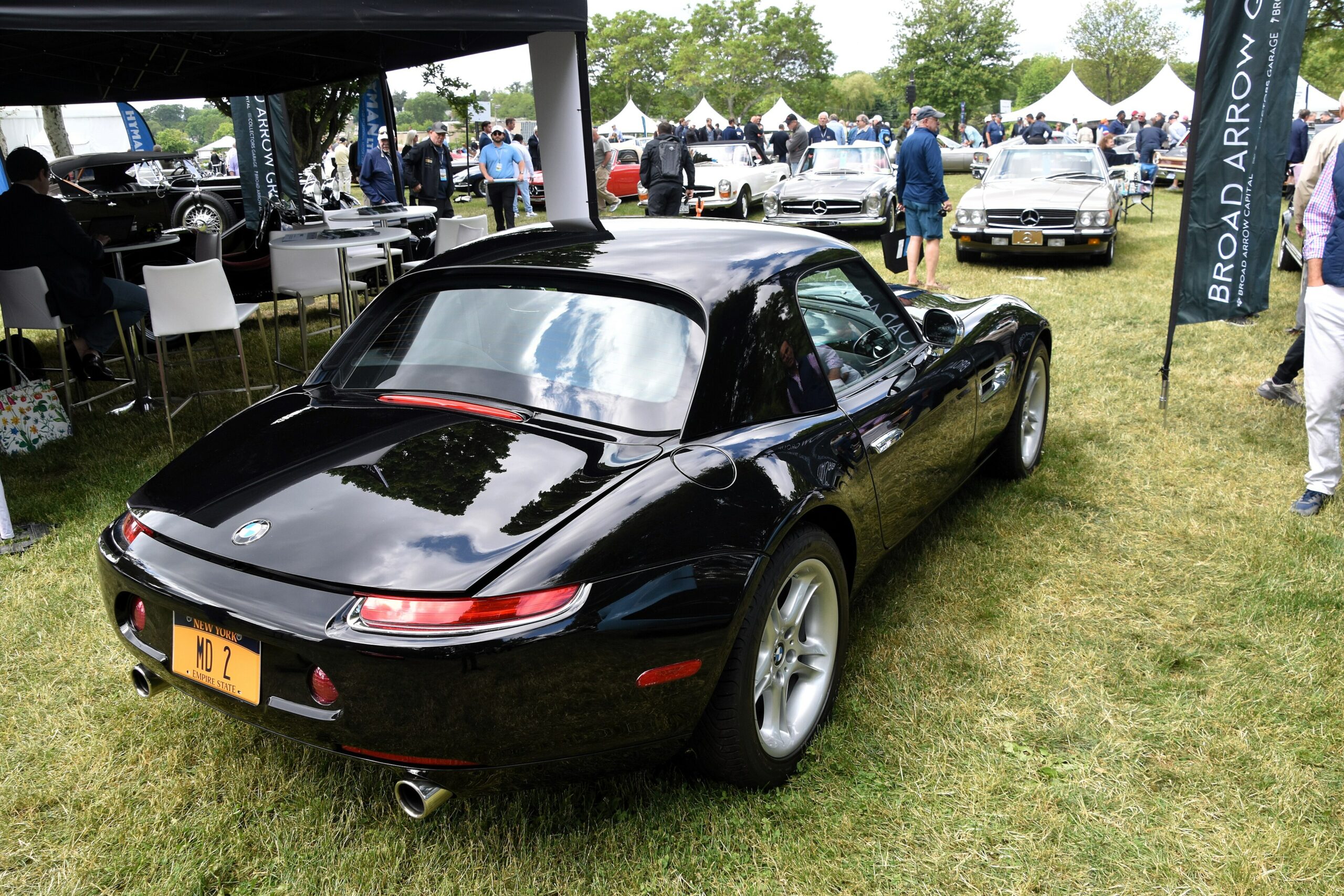 Schwarzer BMW Z8 mit Hardtop von hinten