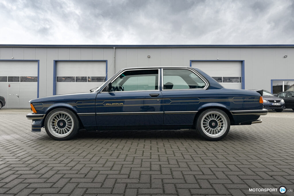 Alpina B6 2.8 auf Basis BMW E21, dunkelblau mit Alpina-Dekor