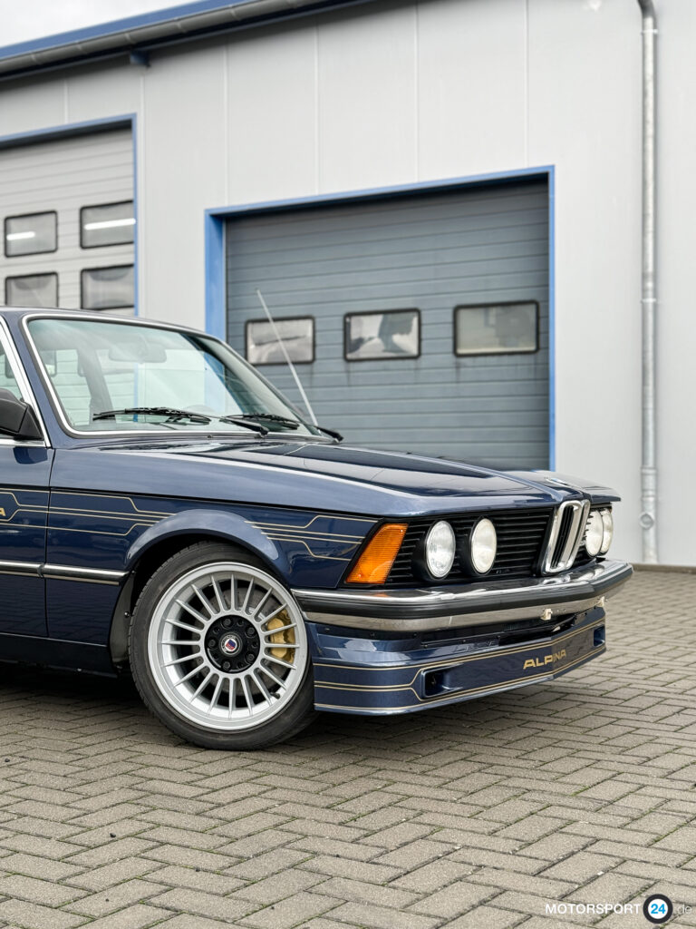 Alpina B6 2.8 auf Basis BMW E21, dunkelblau mit Alpina-Dekor