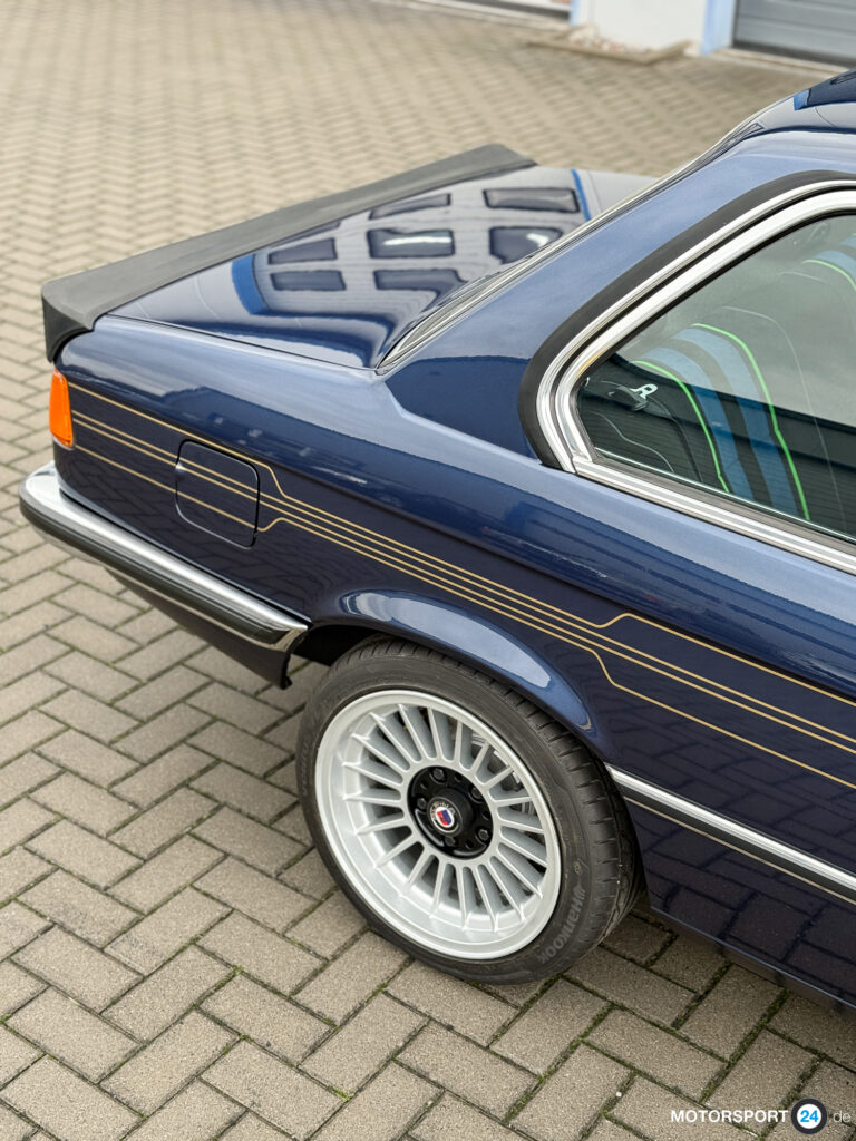 Alpina B6 2.8 auf Basis BMW E21, dunkelblau mit Alpina-Dekor