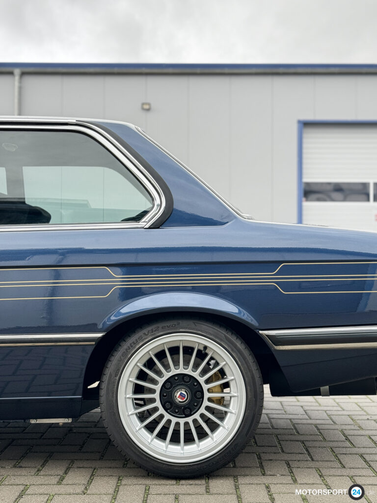 Alpina B6 2.8 auf Basis BMW E21, dunkelblau mit Alpina-Dekor
