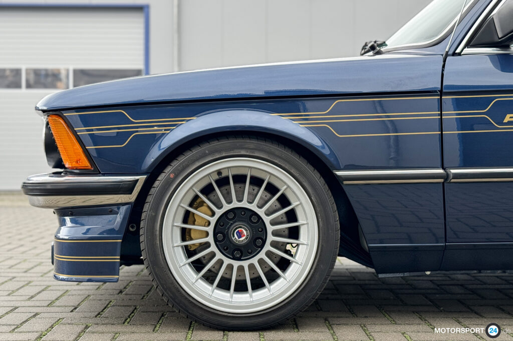 Alpina B6 2.8 auf Basis BMW E21, dunkelblau mit Alpina-Dekor