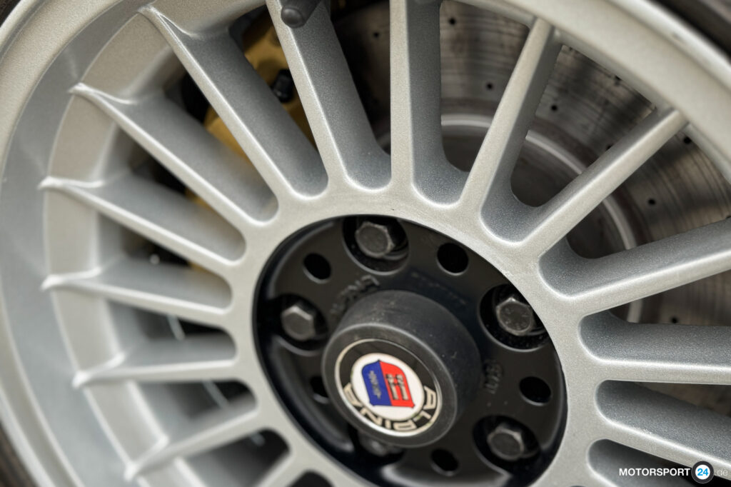 Alpina B6 2.8 auf Basis BMW E21, dunkelblau mit Alpina-Dekor