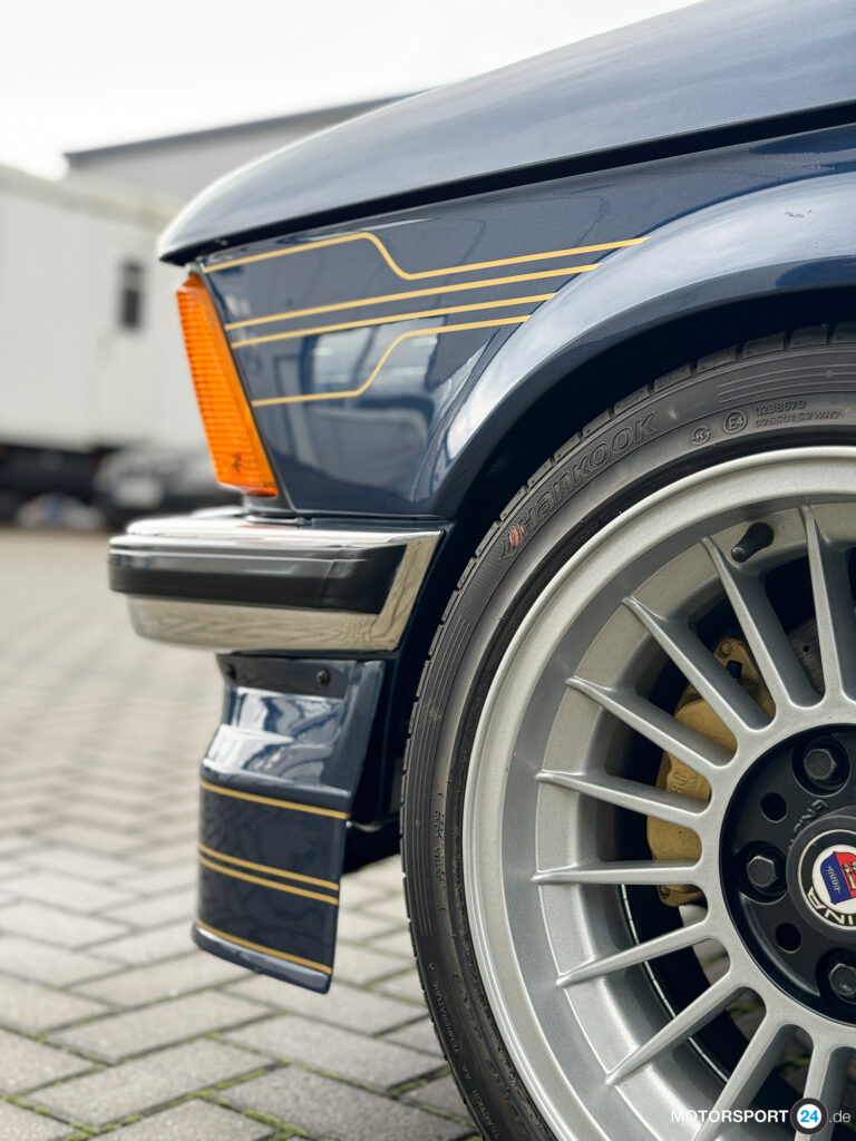 Alpina B6 2.8 auf Basis BMW E21, dunkelblau mit Alpina-Dekor
