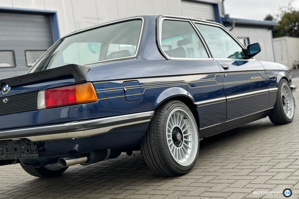 Alpina B6 2.8 auf Basis BMW E21, dunkelblau mit Alpina-Dekor