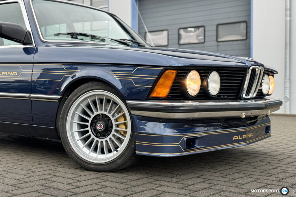 Alpina B6 2.8 auf Basis BMW E21, dunkelblau mit Alpina-Dekor