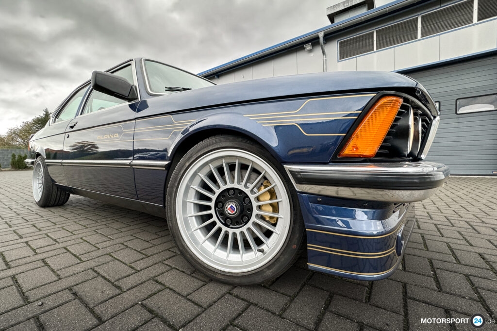 Alpina B6 2.8 auf Basis BMW E21, dunkelblau mit Alpina-Dekor