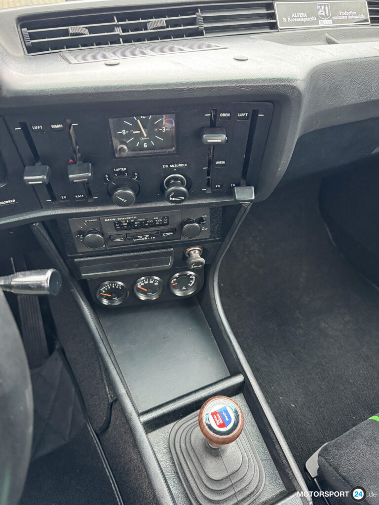 Alpina B6 2.8 auf Basis BMW E21, dunkelblau mit Alpina-Dekor