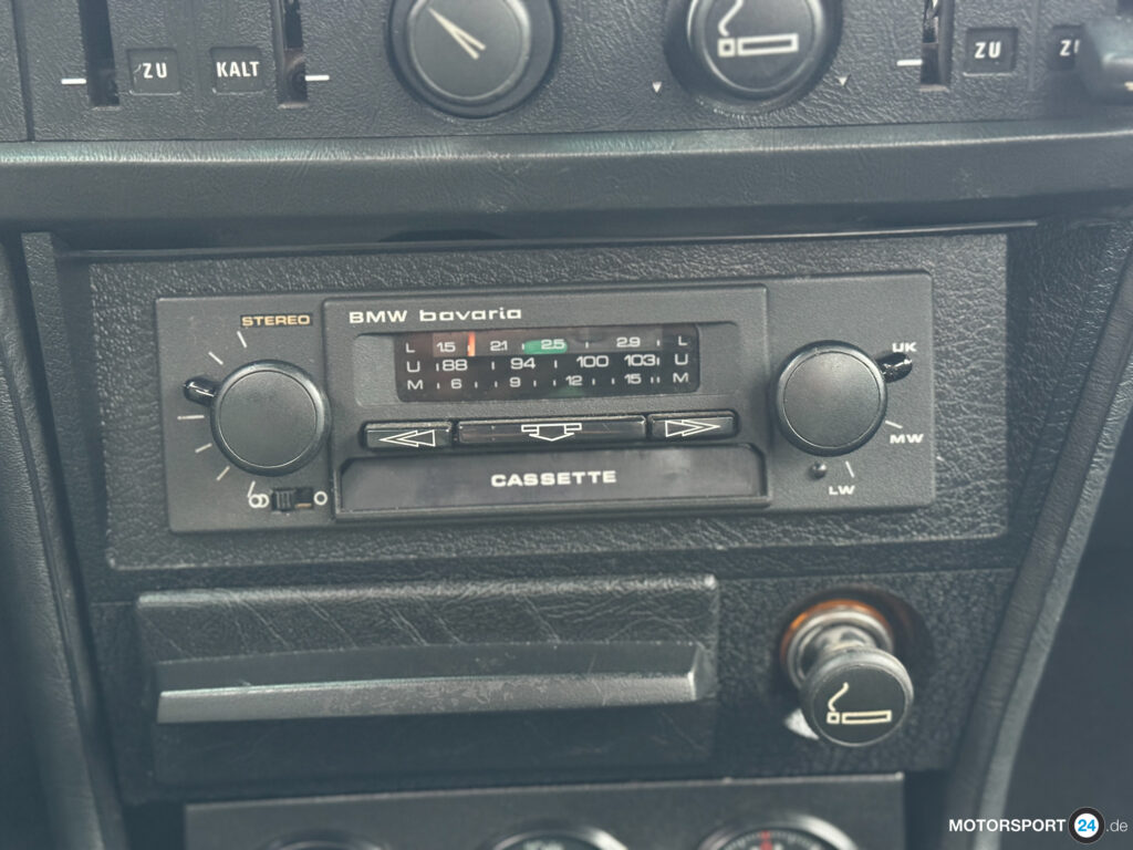 Alpina B6 2.8 auf Basis BMW E21, dunkelblau mit Alpina-Dekor