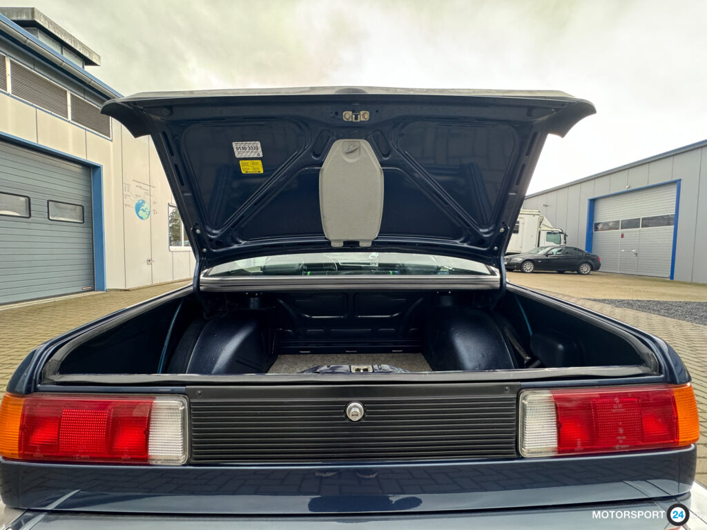 Alpina B6 2.8 auf Basis BMW E21, dunkelblau mit Alpina-Dekor