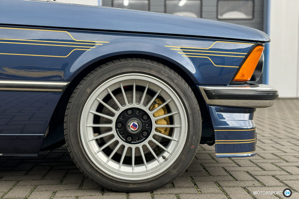 Alpina B6 2.8 auf Basis BMW E21, dunkelblau mit Alpina-Dekor
