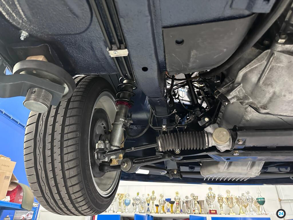 Alpina B6 2.8 auf Basis BMW E21, dunkelblau mit Alpina-Dekor
