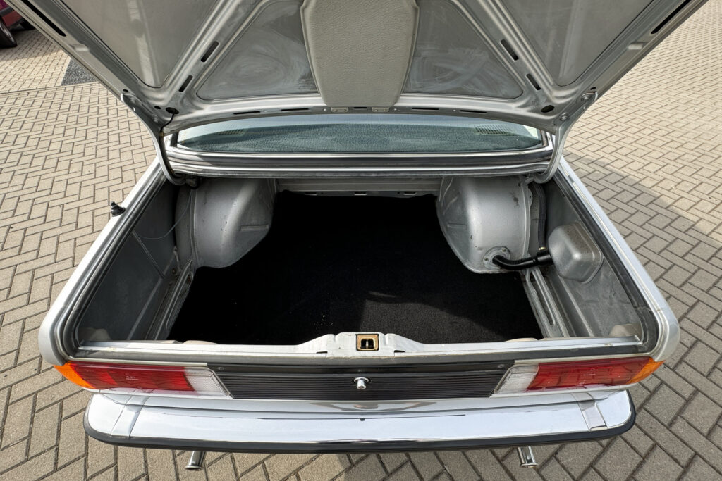 Kofferraum des BMW 323i E21