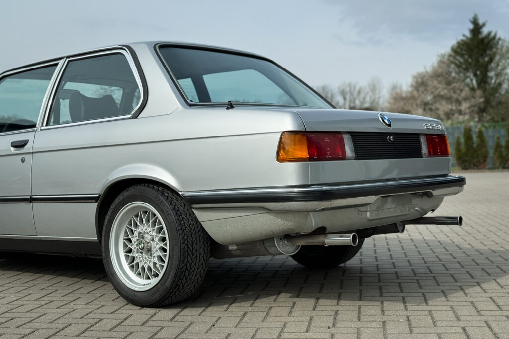 BMW 323i E21, Seitenansicht rechts