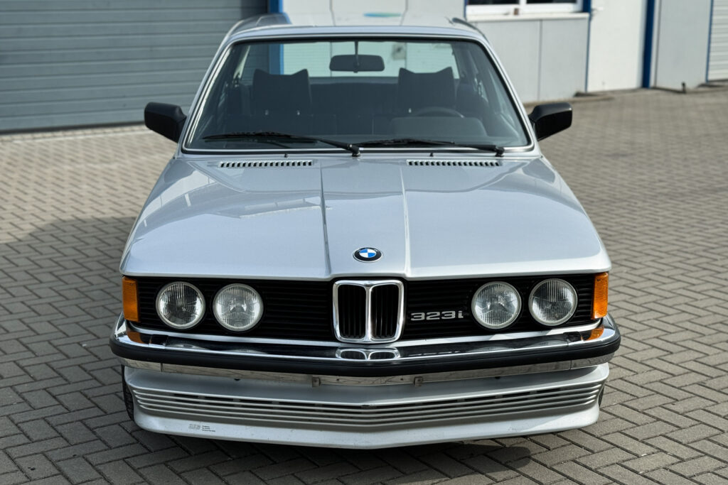 BMW 323i E21, Frontalansicht