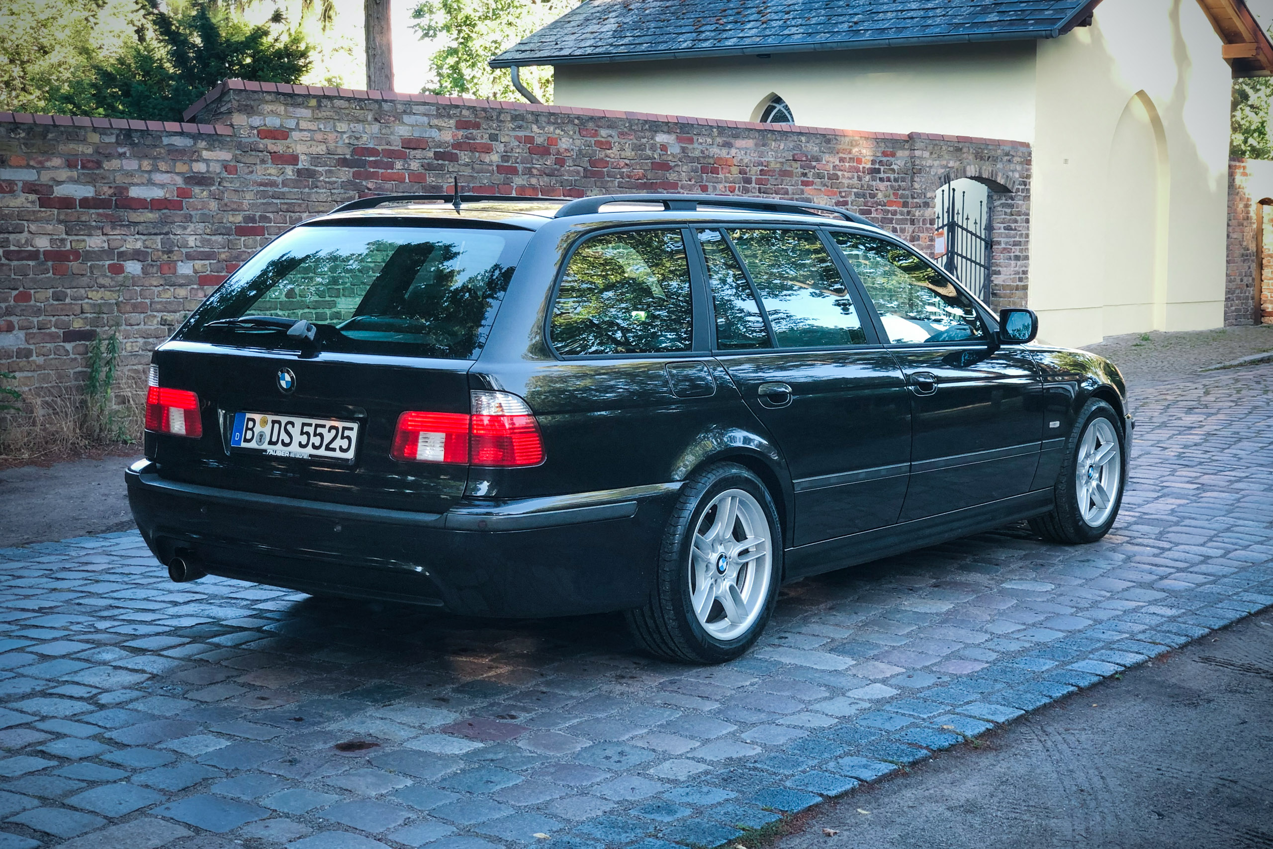 BMW 525i Touring E39 von schräg hinten