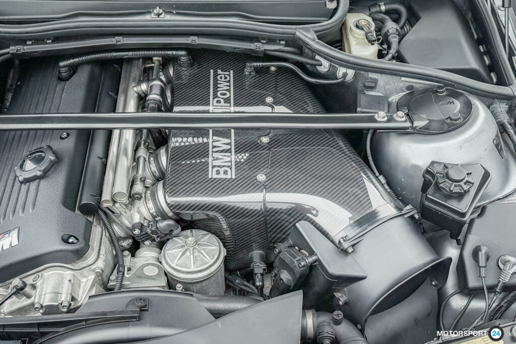 Motorraum des BMW M3 CSL, rechte Seite