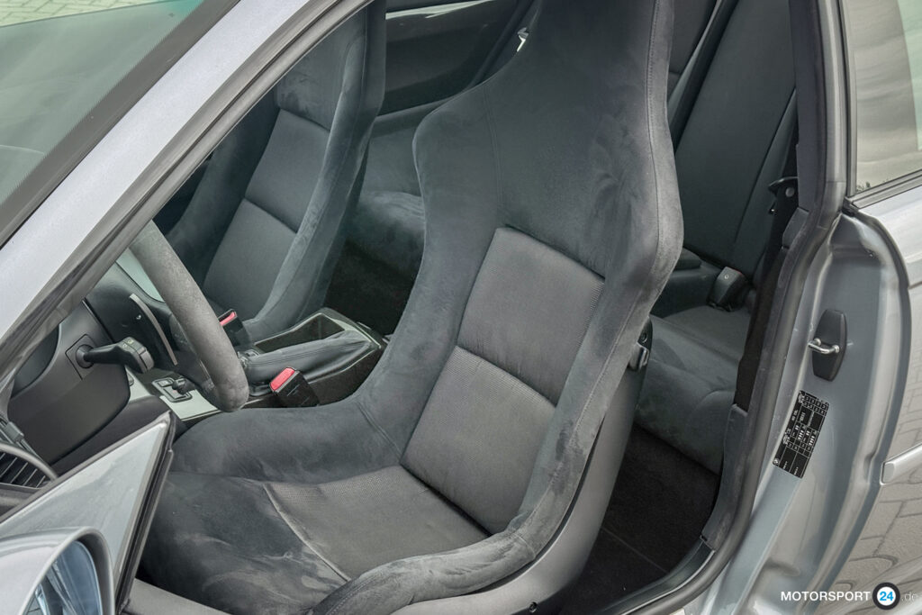 Schalensitz auf der Fahrerseite des BMW M3 CSL