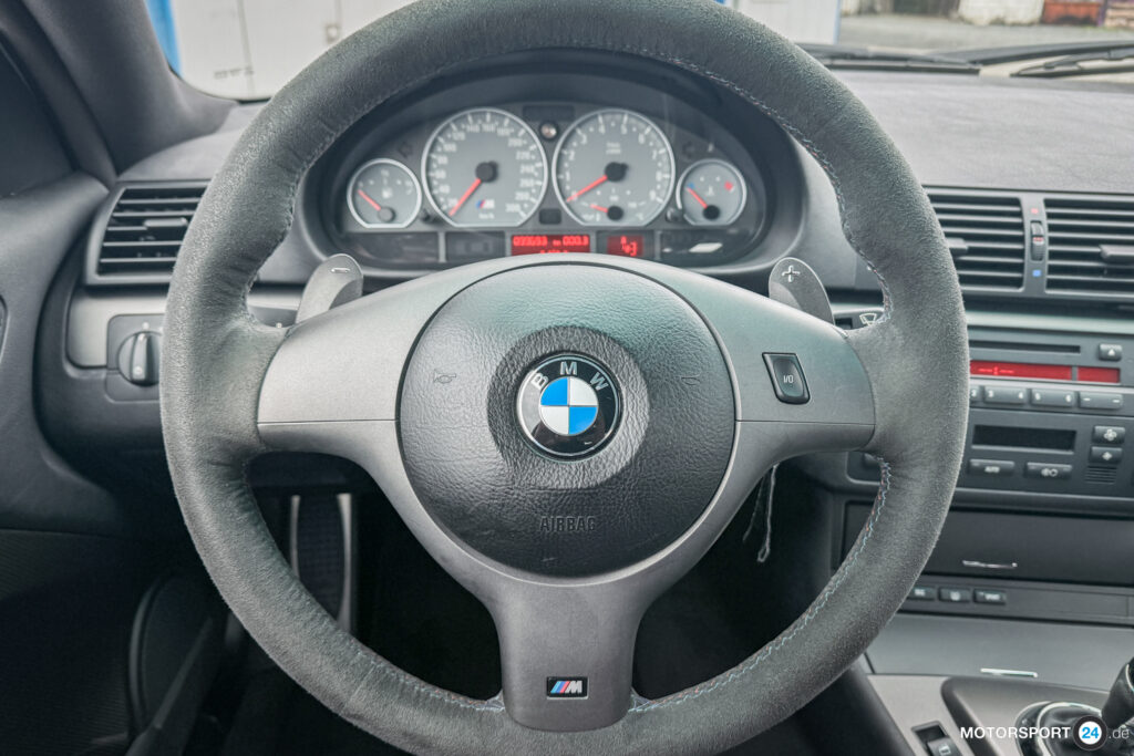 Lenkrad und Instrumente des BMW M3 CSL