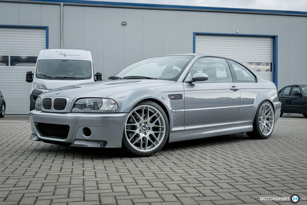 BMW M3 CSL schräg von vorn