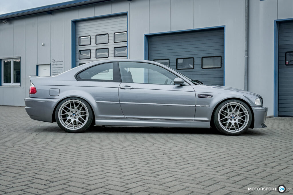 BMW M3 CSL von der rechten Seite
