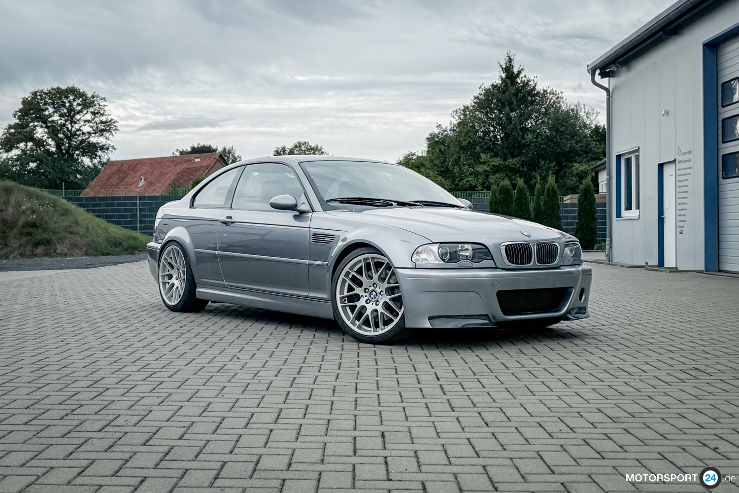 BMW M3 CSL schräg von vorn oben