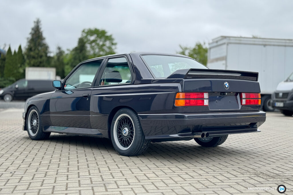 BMW M3 Cecotto, Heckansicht schräg von rechts
