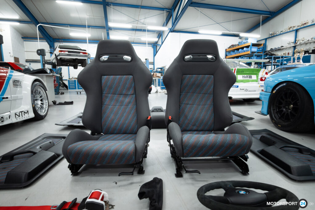 Glatte Rückseiten der Recaro-Lehnen im BMW M3 E30 Sport Evolution