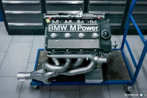 BMW S14B25 Rennmotor, frisch aufgebaut, Werkstattaufnahme
