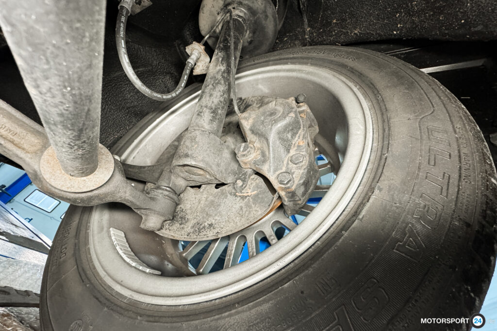 Achsschenkel und Bremse im Detail