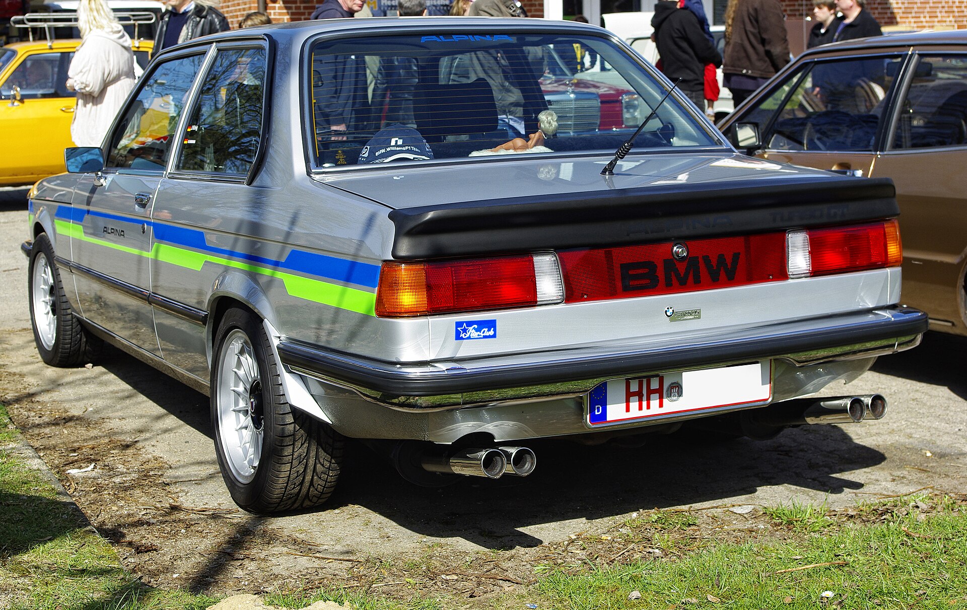 BMW 323i E21 mit Alpina-Dekorstreifen und Mehrspeichenrädern