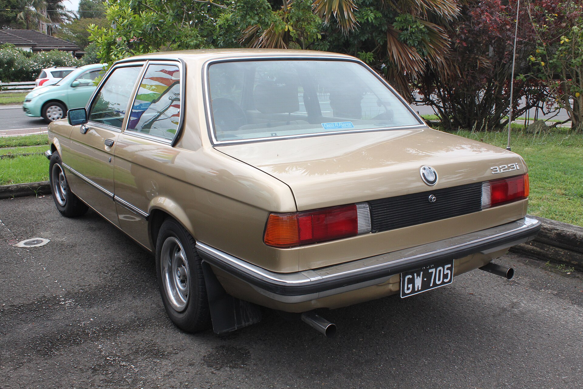Farbe bekennen: die Serienlackierungen des BMW E21